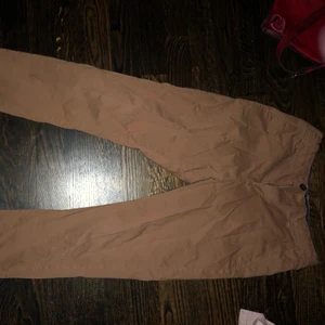 Beige byxa strl xs/s  - Sköna vanliga byxor