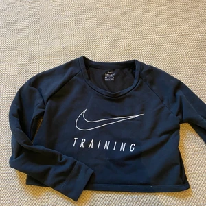 Magtröja Nike - Träningströja, genomskinlig baksida. Använd fåtal gånger!