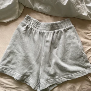 Shorts  - Mjukisshorts från zara, fint skick!! GRATIS FRAKT!❤️STÅR DET INTE SÅLD PÅ ANNONSEN FINNS DEN FORTFARANDE KVAR!!