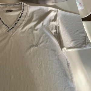 T-shirt  - Vit t-shirt i strl Large 