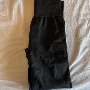 Gymshark  - Tights som aldrig används längre. Mycket sparsamt använda, aldrig tränat i dom. Storlek Small. Möts upp i Umeå eller så står köparen för frakten. 