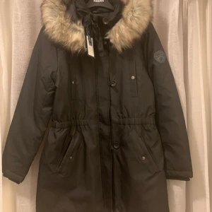 Helt ny vinterjacka  - Märke only, storlek xl, finns att hämta eller fraktas mot avgift 