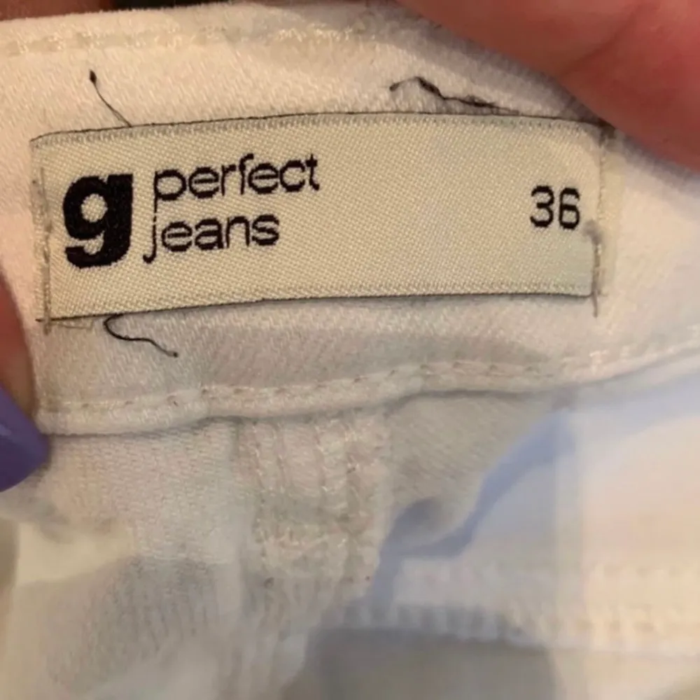Vita jeans från Gina storlek 36. Jeans & Byxor.