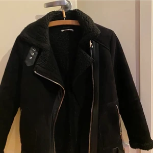 Höstjacka - Snygg jacka men tyvärr lite stor på mig! 