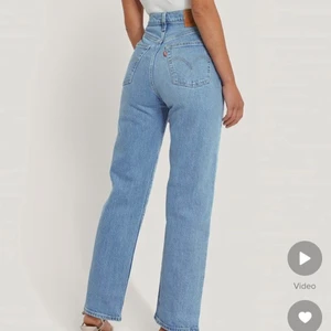Levis Jeans - Säljer ett par helt nya oanvända levis jeans med lappen kvar❤️ Nypris ligger på 1300