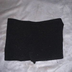 Glitter topp  - Jätte fin glitter topp med knytning i ryggen. Använd 1 gång. 