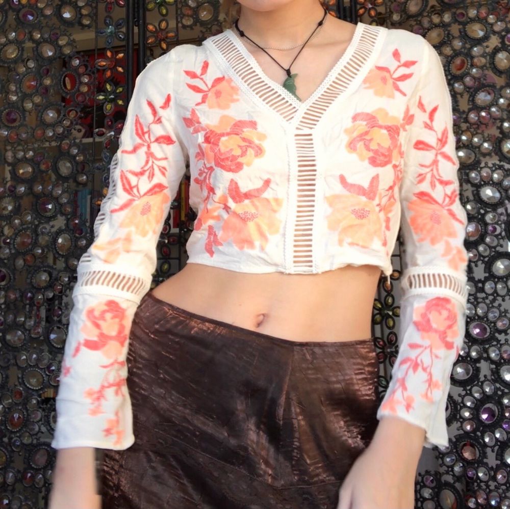 Good condition!! Id recommend this item for people who are a bit shorter and have a smaller chest. (Swish) . Skjortor.
