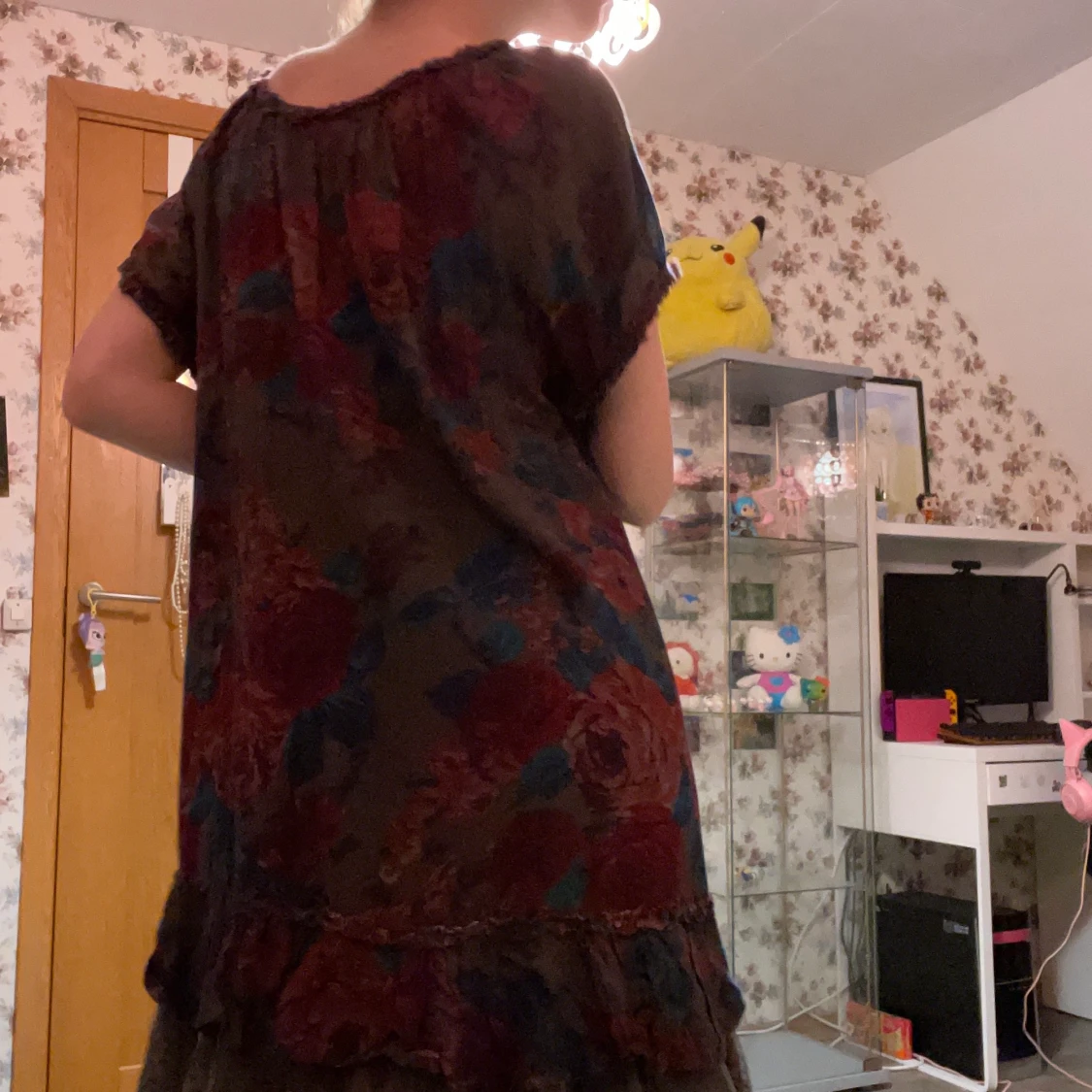 klänning med blommor  - 90