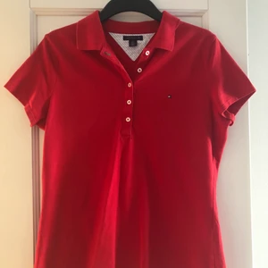 Gant piké - Piké från Gant. Storlek L men är snarare som en M då den är lite i storlek. Aldrig använd   Köpt för: 799kr Säljer för: 399kr