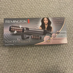 Hårstyler  - Säljer min remington hårstyler då den aldrig kommit till användning (alltså helt ny). Denna borste gör så att man får friskt volymigt hår!! Köpte den för 700kr! OBS köparen står för frakten!