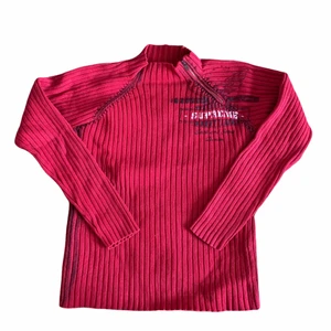 Drainer longsleeve - Longsleeve med dope tryck och dragkedja vid kragen. Det står supreme men de e jack & jones😂 har ganska tight passform 