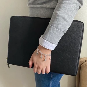 Amaze Case UFs Datorfodral  - Hej! Jag och mitt UF-företag säljer snygga och stilrena datorfodral för alla laptops upp till 13.3” tum! De är smidiga och man får med sig allt man behöver till en skoldag!❤️‍🔥❤️‍🔥❤️‍🔥 Köparen står för frakten!