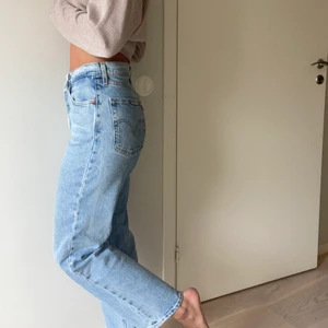 Levis Jeans - Levis jeans i strl 27, jag är 166 och har vanligtvis 34-36 i byxor