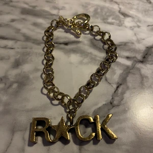 Armband - Ett gulligt armband i guld