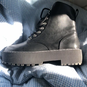 Divided skor 39 - Fint och dina fötter blir varm ❤️🥹 Dina fötter luktar inte och de är väldigt bekväma