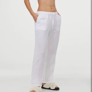 Linnebyxor  - Superfina linnebyxor från H&M, lite osäker på om jag vill sälja men vill se vad jag kan få för de. Kan tänka mig att sälja för ett bra pris!❤️❤️❤️ BUDA! Det läggs på frakt på budat pris i efterhand! 