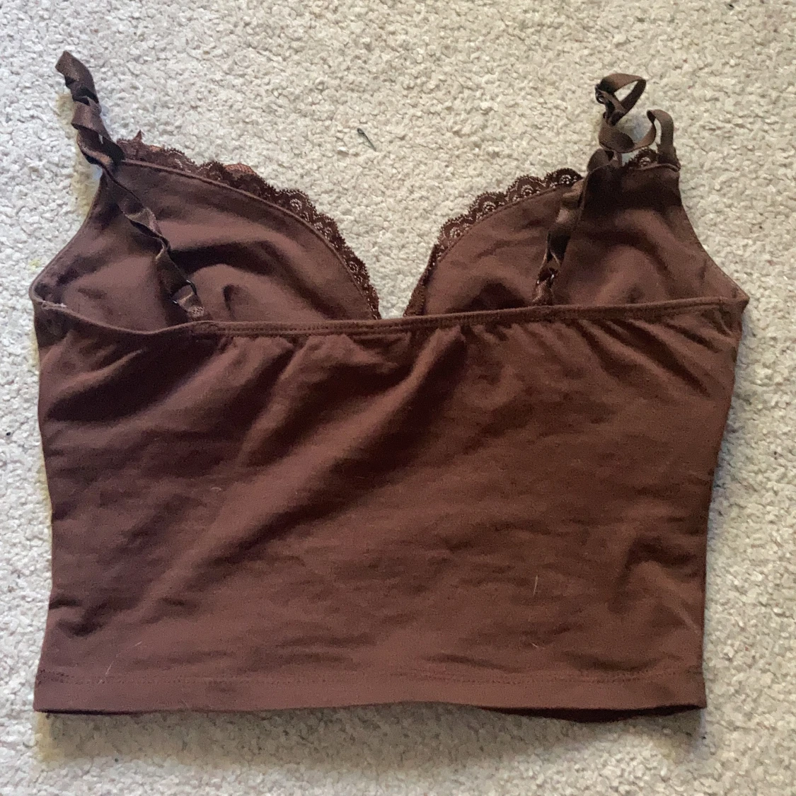 Brunt linne med spets - 90