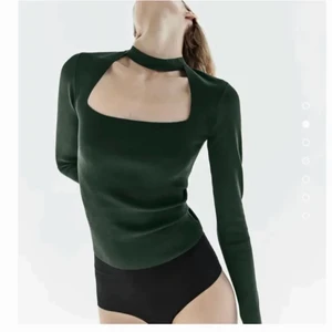 Zara tröja - Snygg tröja från zara. Endast använd en gång! Säljer bara vid bra bud. Frakt tillkommer💕