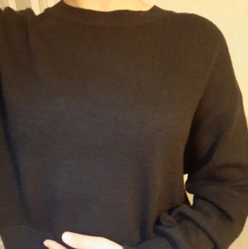 Bara en vanlig svart tröja . Tröjor & Koftor.