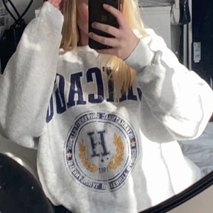 Sweatshirt  - Superfin sweatshirt. Så mysigt material! Men inte riktigt min stil så säljer därav:(