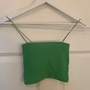 Säljer detta populära gröna linne från Zara i storlek S! ⭐️