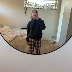 Rutiga pyjamasbyxor  - Använd fåtal gånger, frakt ingår inte❣️