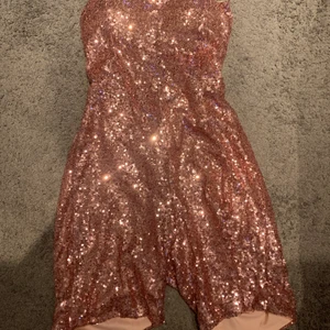 Glitter byxdress - Nyskick. Helt oanvänd! Storlek M 