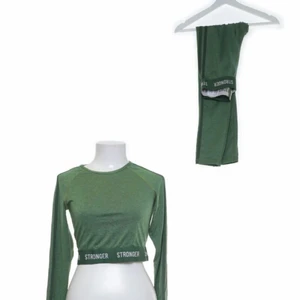 stronger träningsset - Säljer ett oanvänt grönt träningset från stronger. Materialet är Polyester 90%, Elastan 10%. Både leggingsarns och toppen är i storlek M passar dig som är runt storlek 38. Hör av er för frågor osv😚