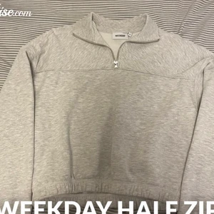 Weekday sweatshirt  - Half zip sweatshirt från weekday. Använt fåtal gånger, fint skick. 