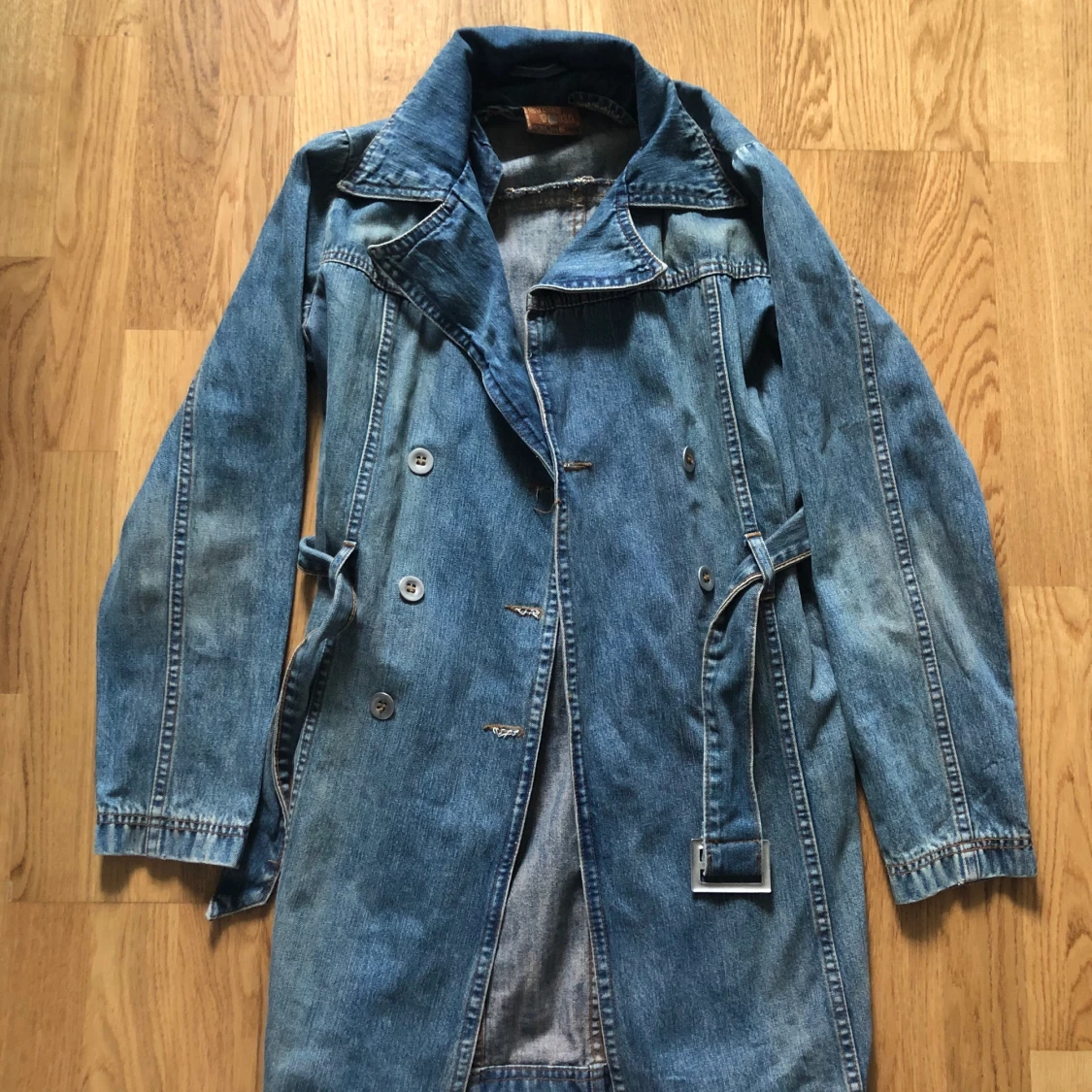 Jeans jacka med skärp 