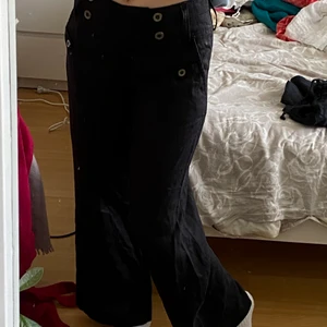 Svarta linnebyxor - Ett par svarta linnebyxor i straight modell🌸  Storlek 38 men passar även 36