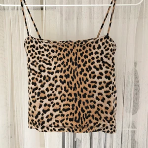 Gina linne - Super snyggt linne från Gina Tricot i storlek S 🐆