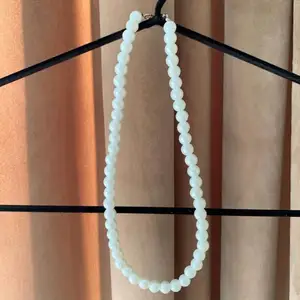 Ett elegant halsband gjort av pärlor💕
