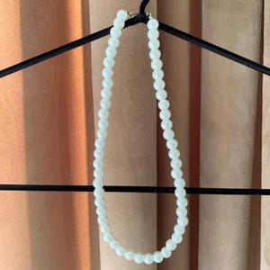 Pärlhalsband - Ett elegant halsband gjort av pärlor💕