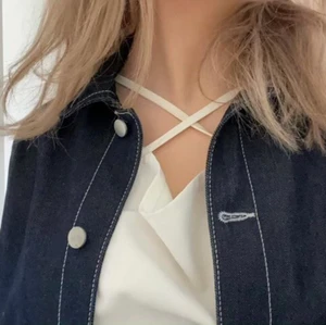 Byxdress - Gullig byxdress med korsade band