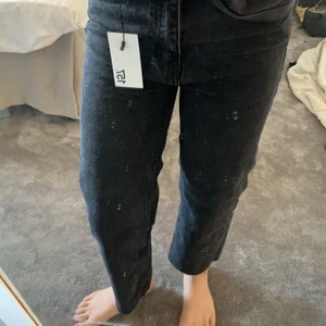 Byxor från Lager 157  - Lagar 157   Aldrig använda     Str:150     Svarta utsvängda   Originalpris:150 kr       Nytt pris:100 kr 