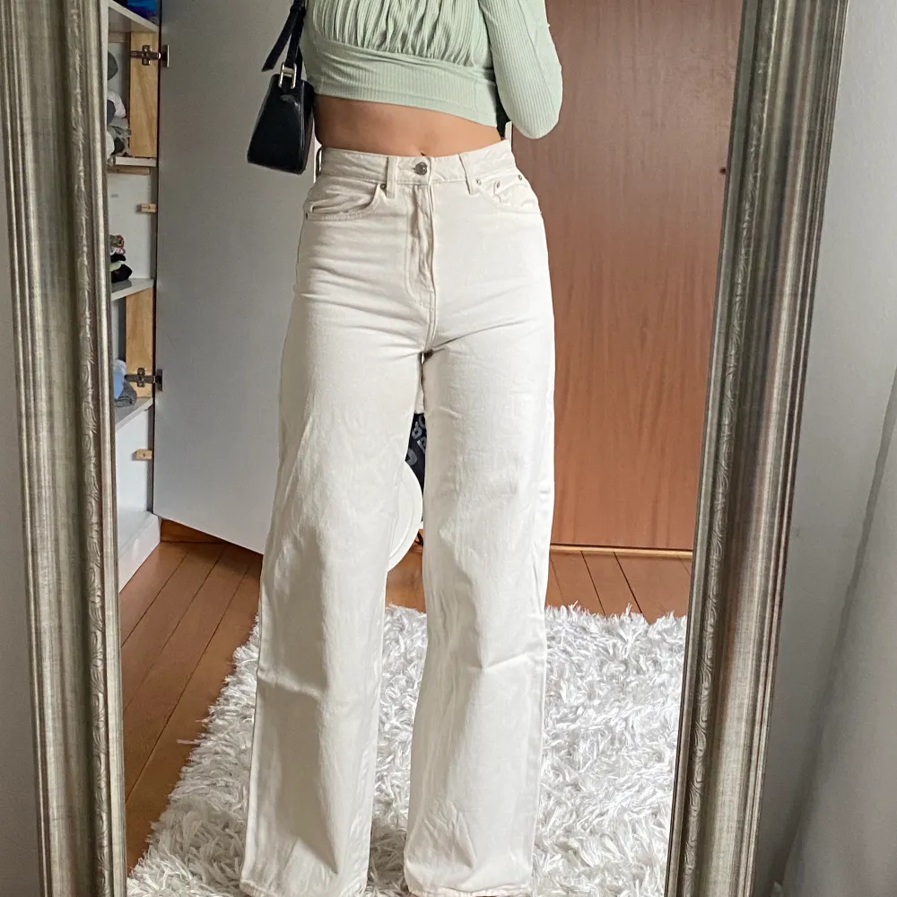(Lägger ut igen pga oseriös köpare). Säljer dessa fina jeans från Gina! Knappt använda:) är 166 cm & dessa är i perfekt längd💖✨ . Jeans & Byxor.
