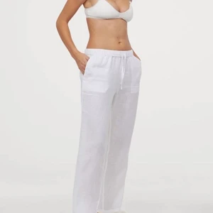 Linnebyxor  - Slutsålda linnebyxor från HM. Storlek M med oversize-modell. Använda hemma en gång utan att vika dem efter, så lite skrynkliga men bara att stryka.