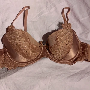 BH  - As snygg oanvänd Bh, den är från hunkemöller! Vet inte vad den är köpt för