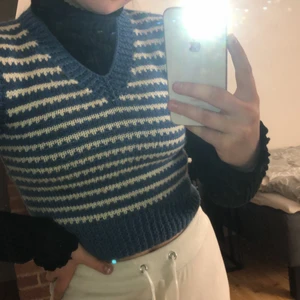 väst - säljer denna hemma stickade västen.