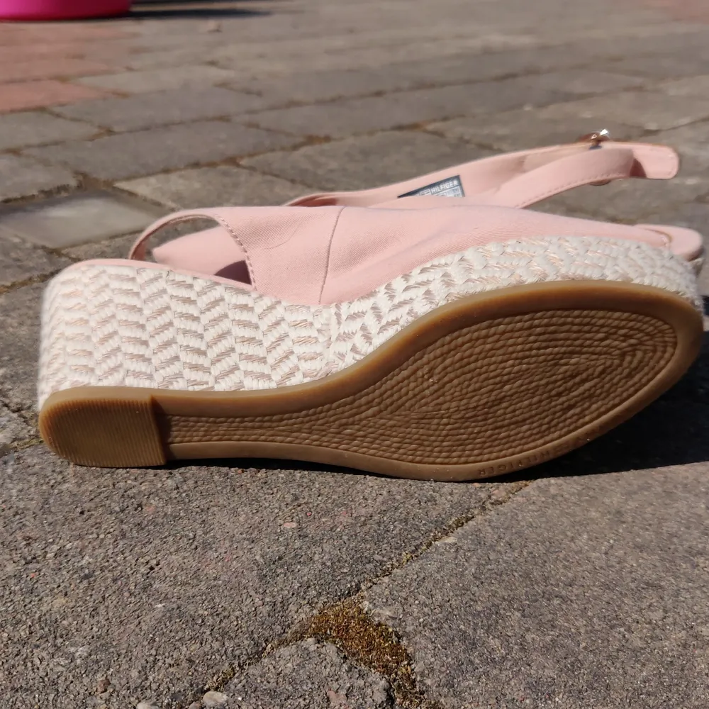 Härlig ljusrosa sommar sandal använda 1 gång . Skor.