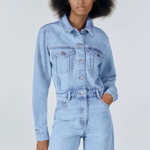 Zara jeans jumpsuit M - Ny oanvänd. Super fin till sommaren👖☀️