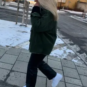 Oversized zara jacka⚡️ säljs inte längre, passar allt från XS-L beroende på hur man vill att den ska sitta💕