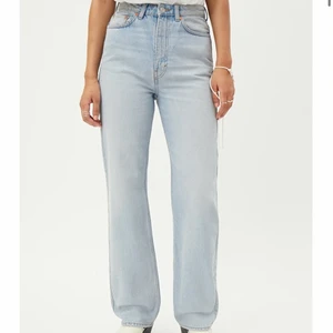 jeans från weekday - jeans från weekday, använda endast några gånger. Kom privat för fler bilder, 200kr + frakt 🤍
