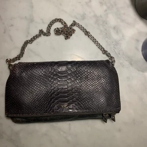 Zadig Voltaire Rock Savage Bag - Skitsnygg väska som passar i alla tillfällen! Nypris ca 4000kr