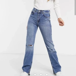 Pull&Bear jeans  - Aldrig använda då dom var för små för mig så helt nya. Har en slits ner till, köparen står för frakten💗