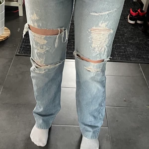 Levis jeans - Säljer dessa Levis 501 waist 30 length 34. Men uppsydda. Passar mig runt 160 till 170 typ. Fint skick. 