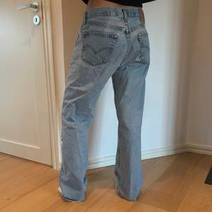 Snygga och skitcoola Levis jeans som inte kommer till användning längre :(