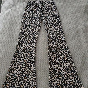 Leopard bootcut - Storlek s använda kanske 1-2 gånger köpta för 1-2 år sen. 
