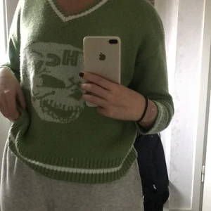 Grön tröja Shien  - Köpte nyss av en tjej här på Plick men säljer vidare pga för liten⭐️ bra kvalitet för att vara från Shien och väldigt fräsch